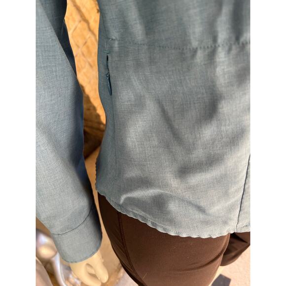 Royal Robbins Blue Button Down Long Sleeve Hiking Shirt Zipped Pocket Size M - Picture 2 of 5